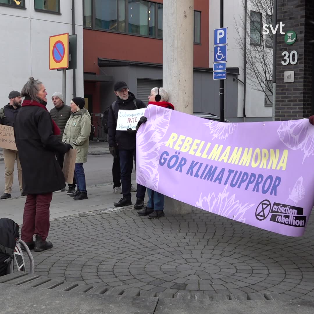 Protester i Karlstad – miljonstöd till flygplatsen väcker kritik